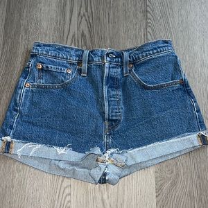 Very Gently Used W27 Levi 501s